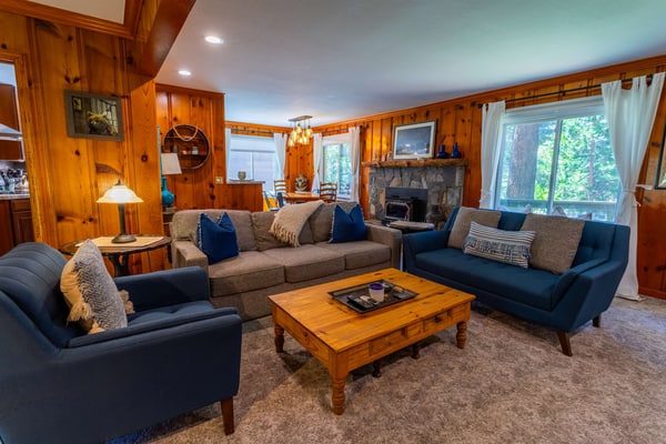 Casual and Cute Cabin Near the Lake