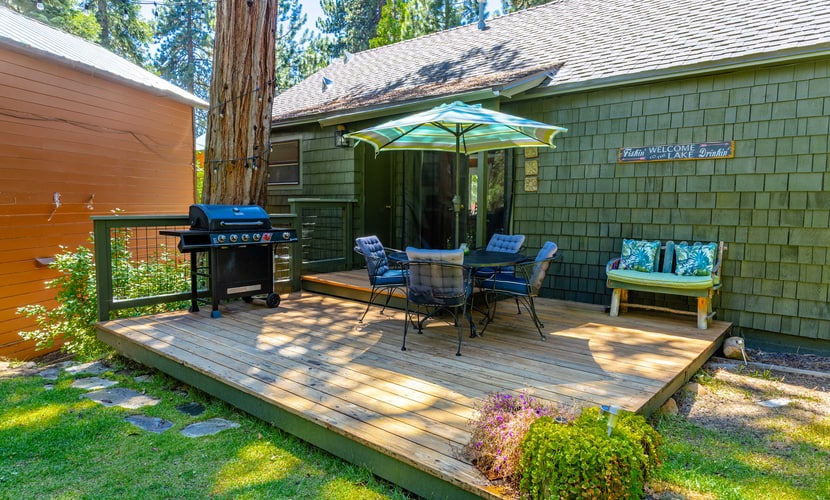 Casual and Cute Cabin Near the Lake