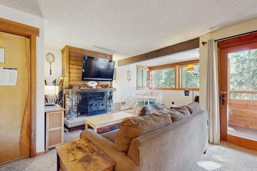 Well-Equipped Second-Level Studio w/Free WiFi, Balcony, & Shared Outdoor Pool