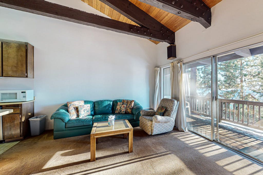 Sunny, Family-Friendly Condo - Near the Lake