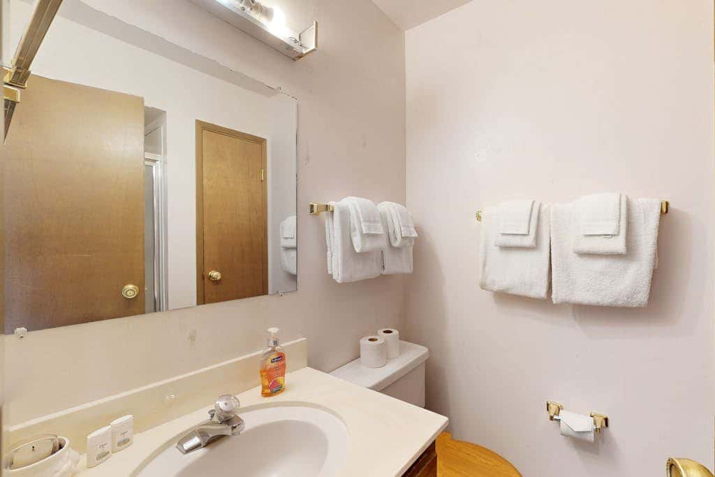 Sunny, Family-Friendly Condo - Near the Lake