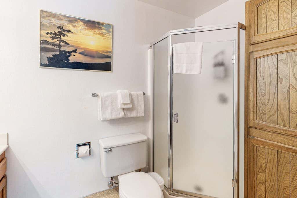 Homey Family Condo with Shared Pool, Hot Tub, Tennis & Lovely Lake Views