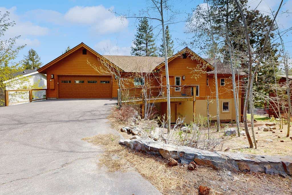Mountain home with  fireplace, partial lake views from deck & hot tub