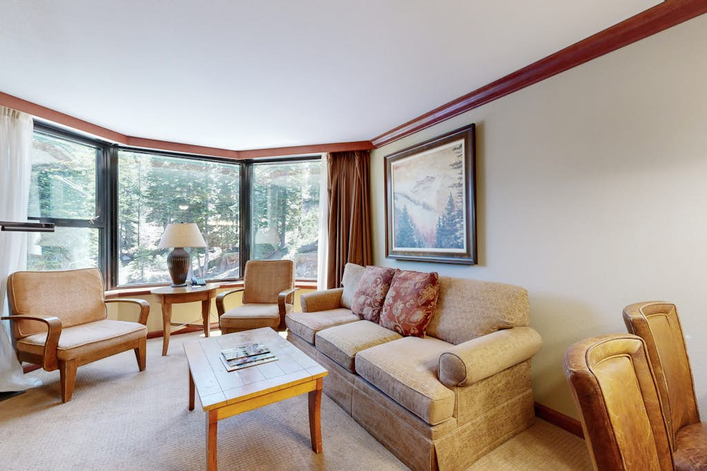 Everline Resort & Spa Ski-in-ski-out condo, pools, tennis, ice rink, & gym