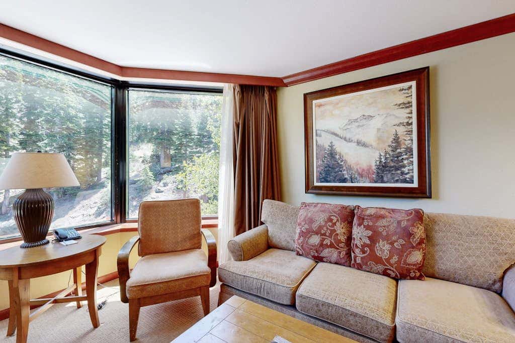 Everline Resort & Spa Ski-in-ski-out condo, pools, tennis, ice rink, & gym
