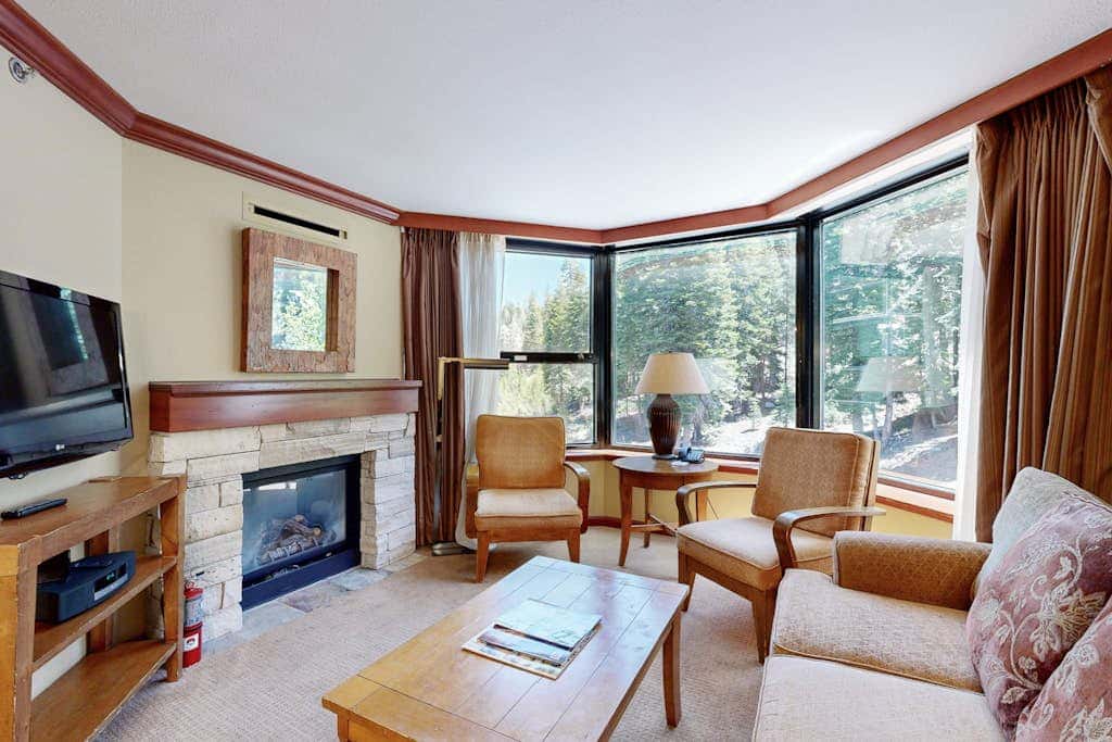Everline Resort & Spa Ski-in-ski-out condo, pools, tennis, ice rink, & gym