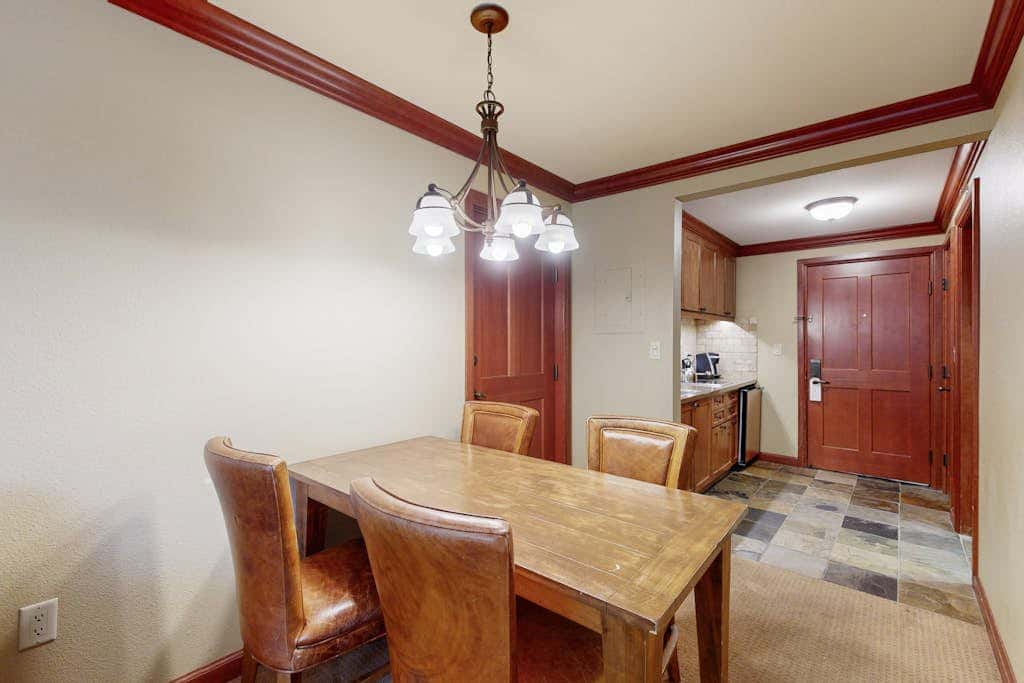 Everline Resort & Spa Ski-in-ski-out condo, pools, tennis, ice rink, & gym