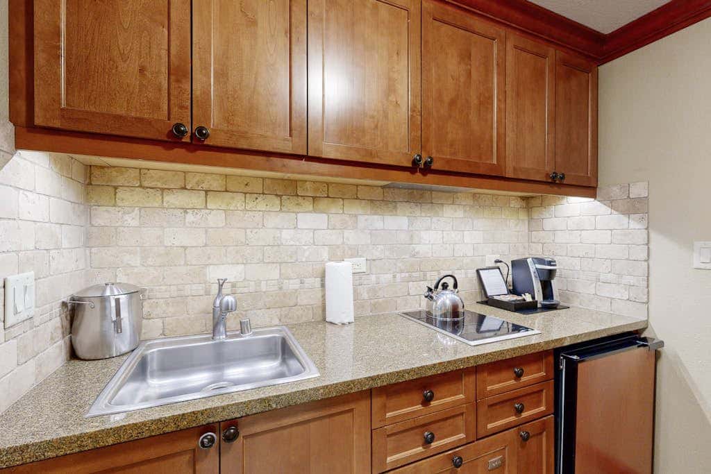 Everline Resort & Spa Ski-in-ski-out condo, pools, tennis, ice rink, & gym