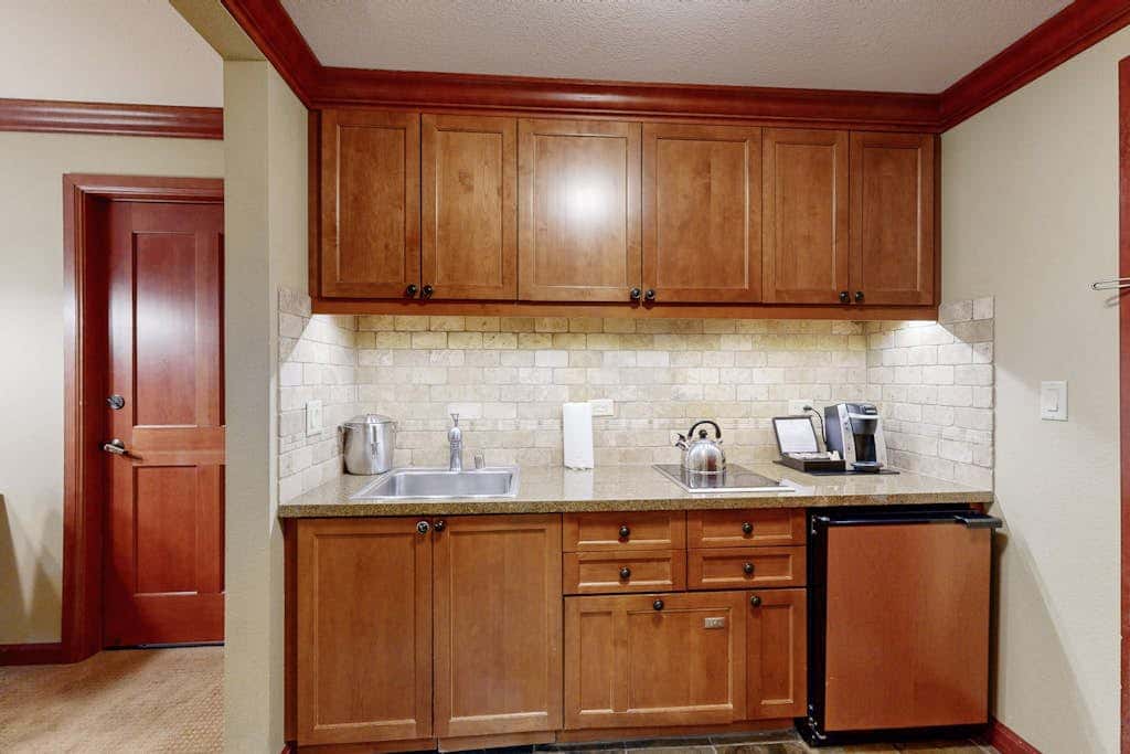 Everline Resort & Spa Ski-in-ski-out condo, pools, tennis, ice rink, & gym