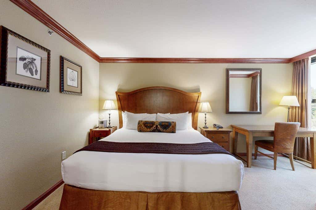 Everline Resort & Spa Ski-in-ski-out condo, pools, tennis, ice rink, & gym
