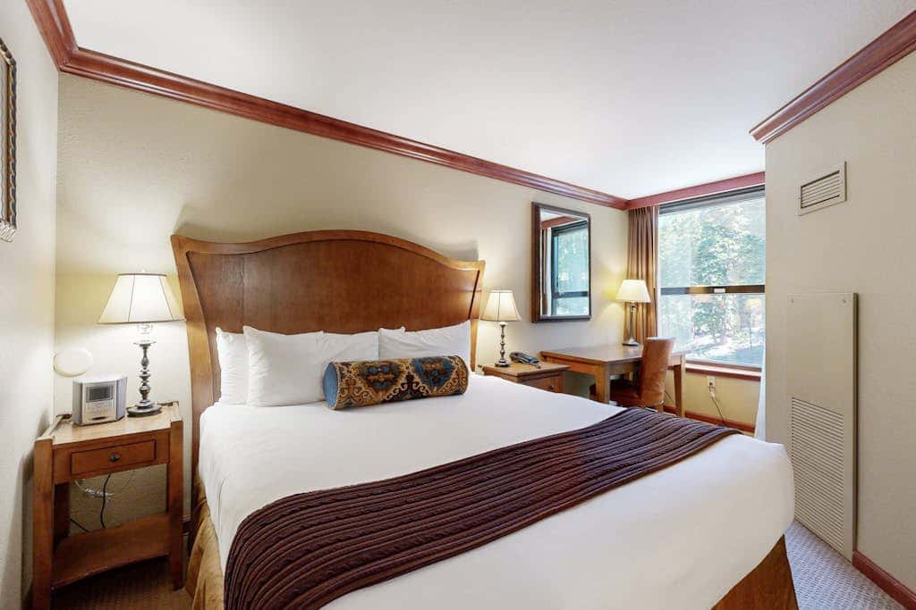 Everline Resort & Spa Ski-in-ski-out condo, pools, tennis, ice rink, & gym