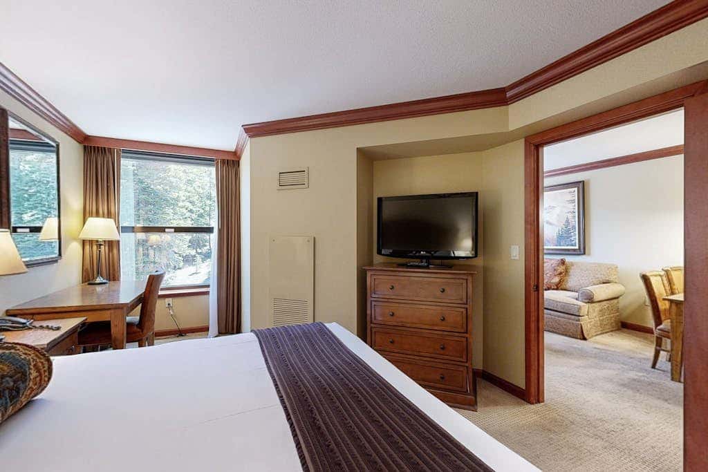 Everline Resort & Spa Ski-in-ski-out condo, pools, tennis, ice rink, & gym