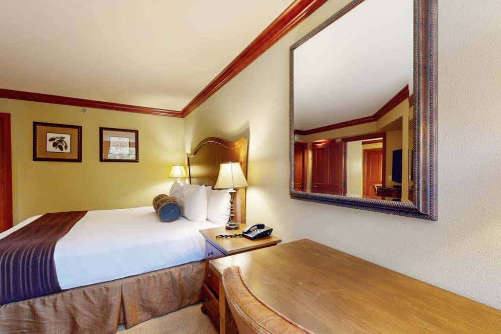 Everline Resort & Spa Ski-in-ski-out condo, pools, tennis, ice rink, & gym