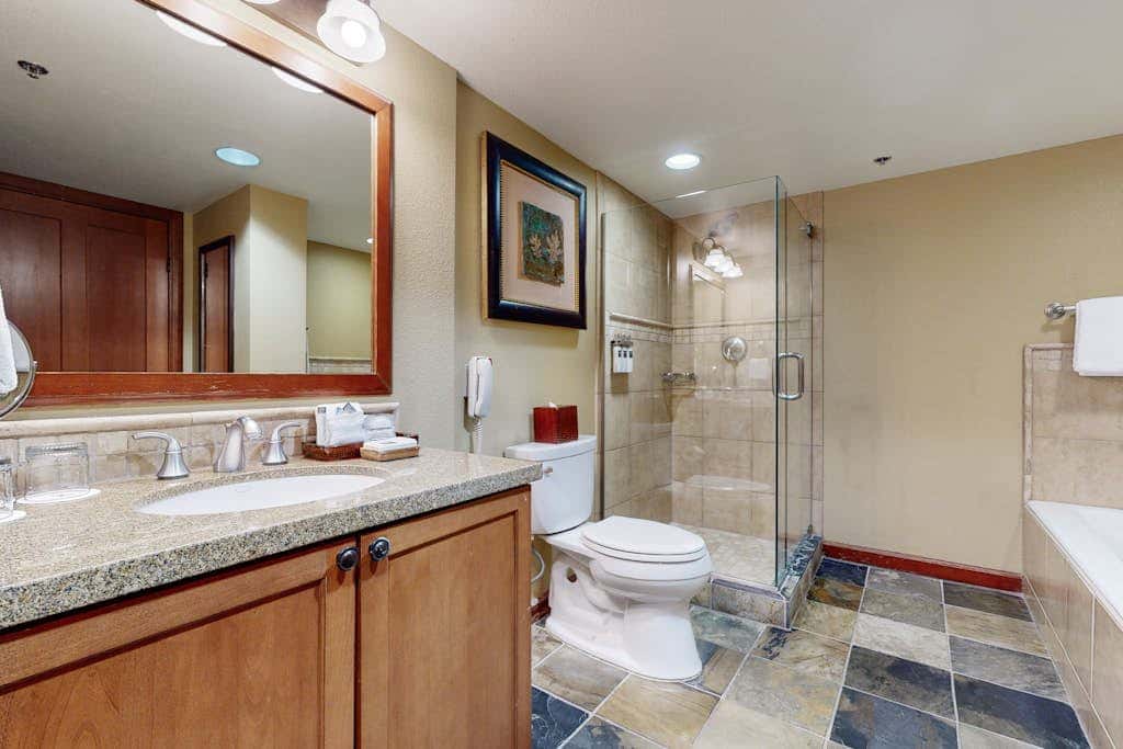 Everline Resort & Spa Ski-in-ski-out condo, pools, tennis, ice rink, & gym