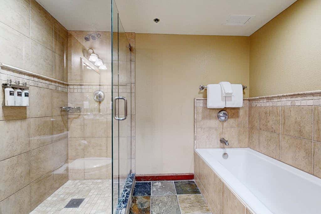Everline Resort & Spa Ski-in-ski-out condo, pools, tennis, ice rink, & gym