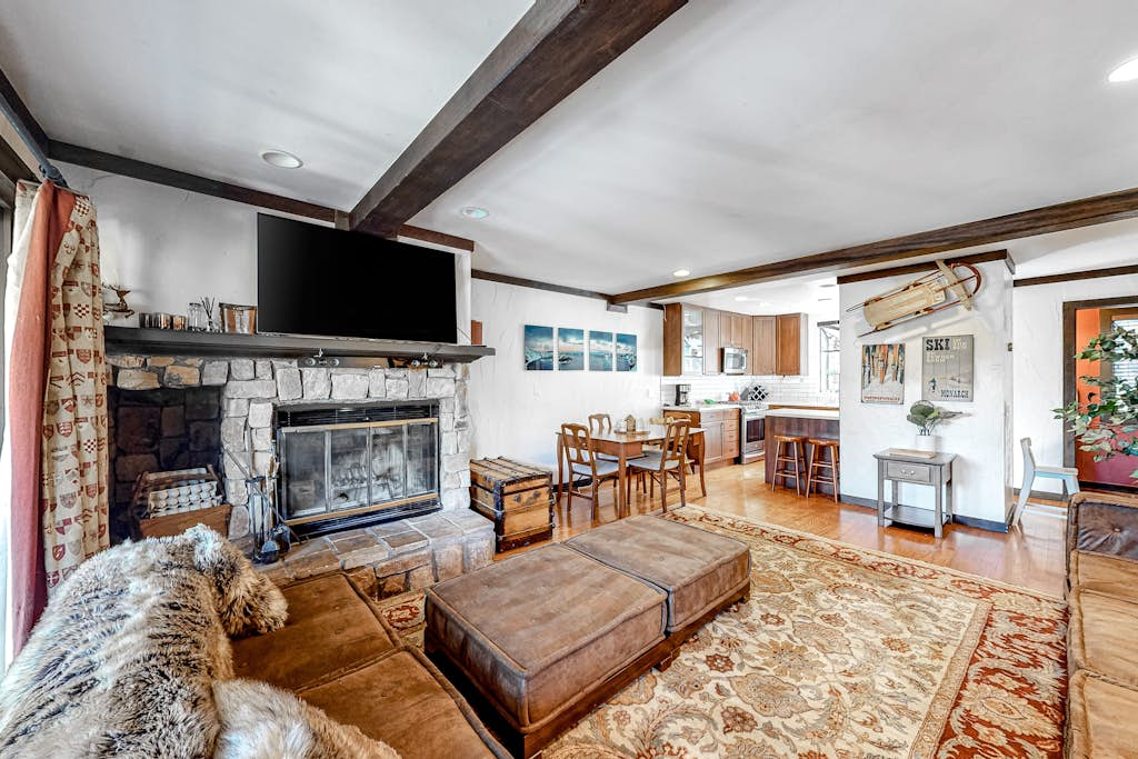 Ski getaway with amazing mountain views, fireplace, pool, & river path access