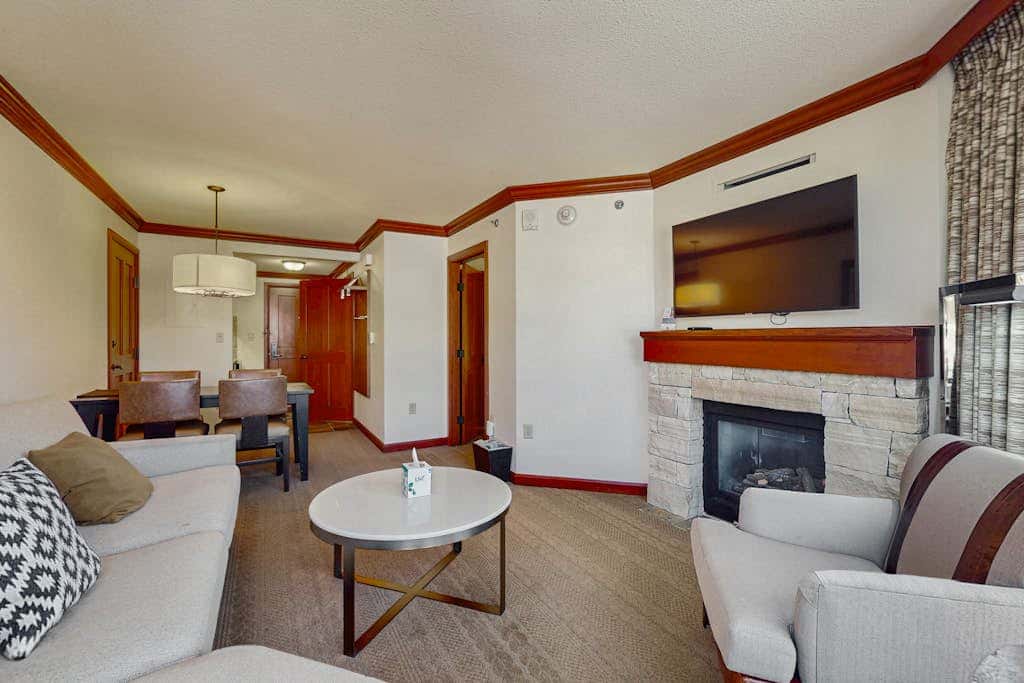 Luxe Ski-in-ski-out King Suite with Fireplace, Resort Pools, Spa & Gym