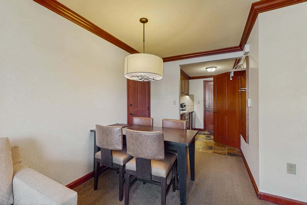 Luxe Ski-in-ski-out King Suite with Fireplace, Resort Pools, Spa & Gym