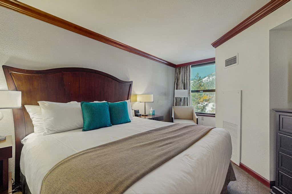 Luxe Ski-in-ski-out King Suite with Fireplace, Resort Pools, Spa & Gym