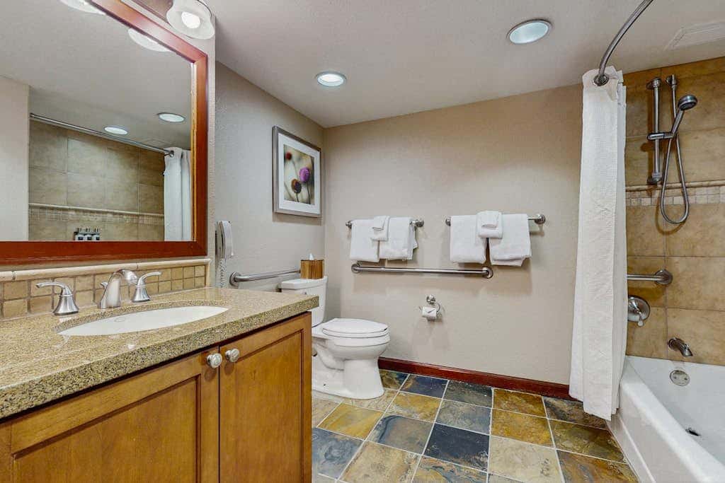 Luxe Ski-in-ski-out King Suite with Fireplace, Resort Pools, Spa & Gym