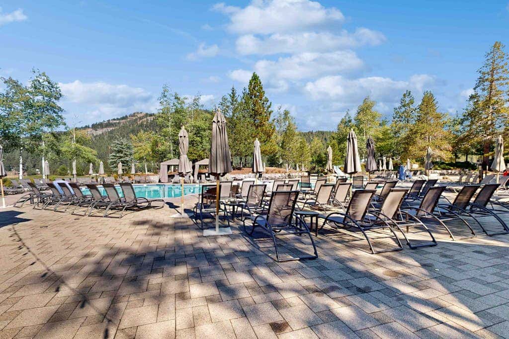 Luxe Ski-in-ski-out King Suite with Fireplace, Resort Pools, Spa & Gym
