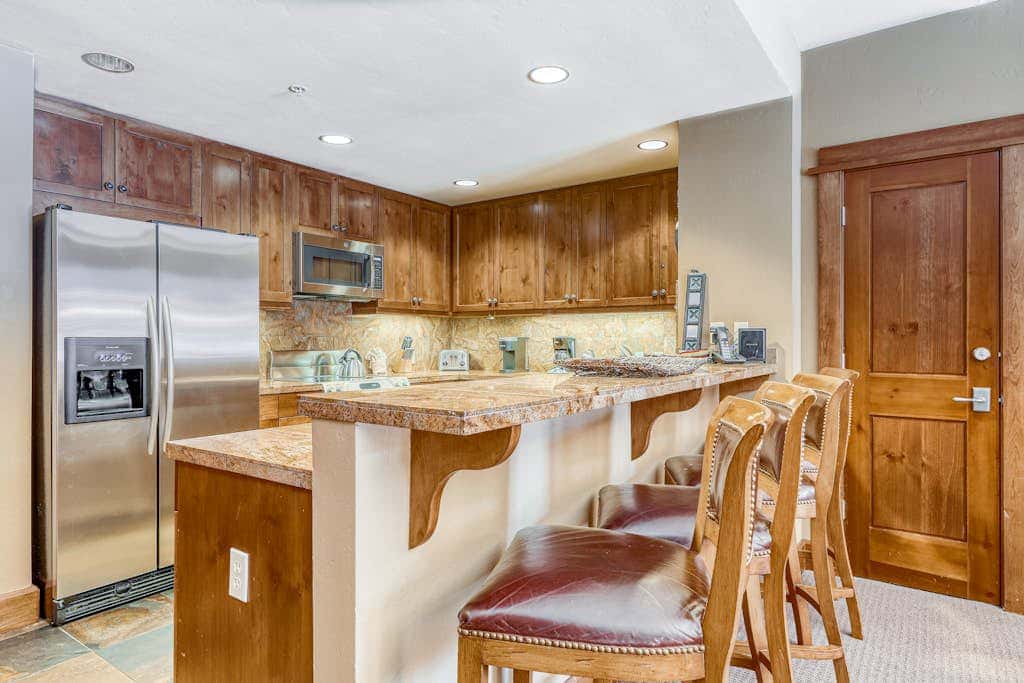 Ideal Mountain Getaway Near the Lifts with Private Balcony, Free WiFi & Fireplace