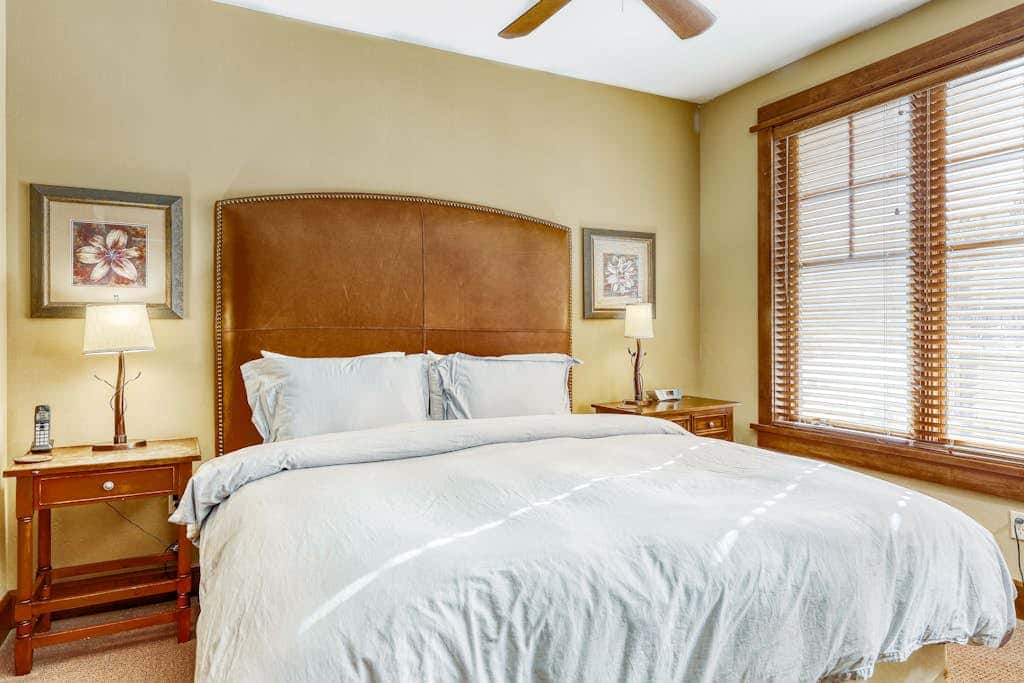 Ideal Mountain Getaway Near the Lifts with Private Balcony, Free WiFi & Fireplace