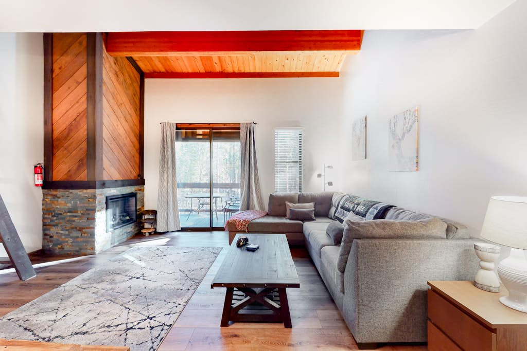 Lofted Mountain Escape with Free WiFi, Shared Pool & Hot Tub, Golf & Skiing Nearby