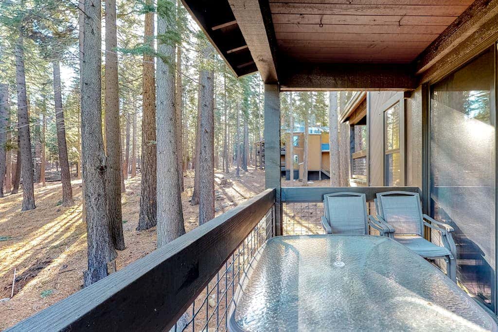 Lofted Mountain Escape with Free WiFi, Shared Pool & Hot Tub, Golf & Skiing Nearby