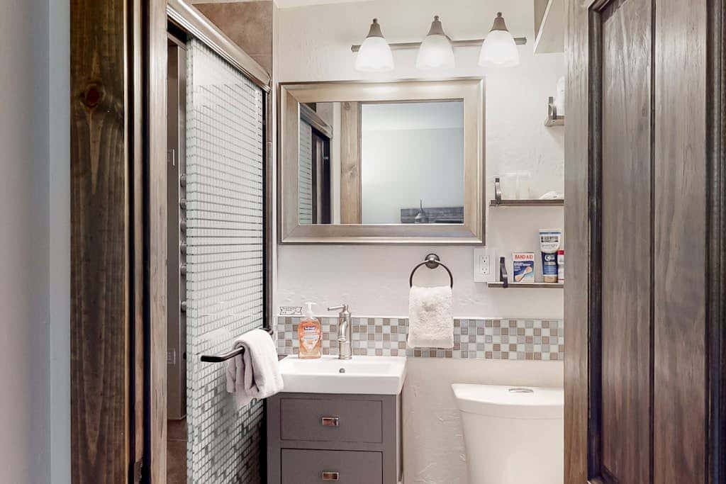 Lofted Mountain Escape with Free WiFi, Shared Pool & Hot Tub, Golf & Skiing Nearby