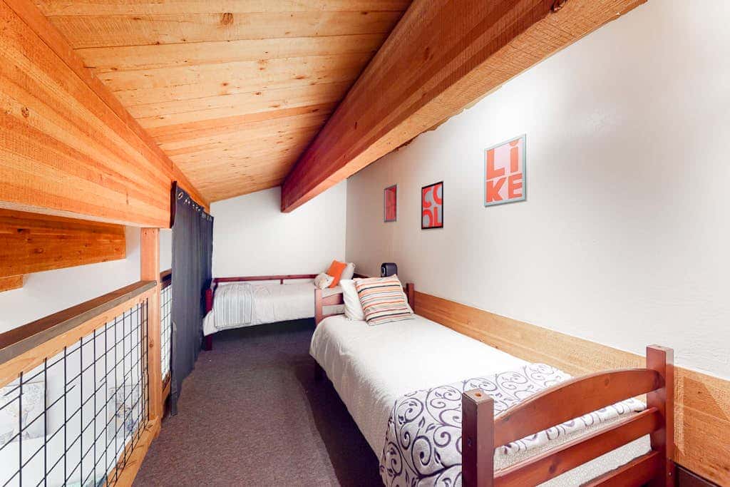 Lofted Mountain Escape with Free WiFi, Shared Pool & Hot Tub, Golf & Skiing Nearby