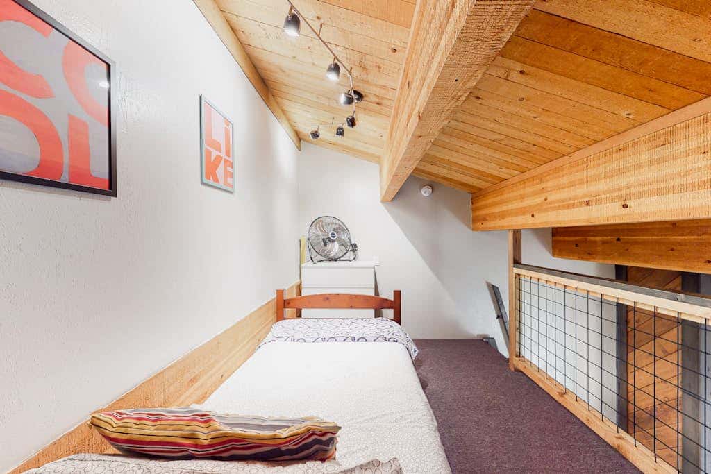 Lofted Mountain Escape with Free WiFi, Shared Pool & Hot Tub, Golf & Skiing Nearby
