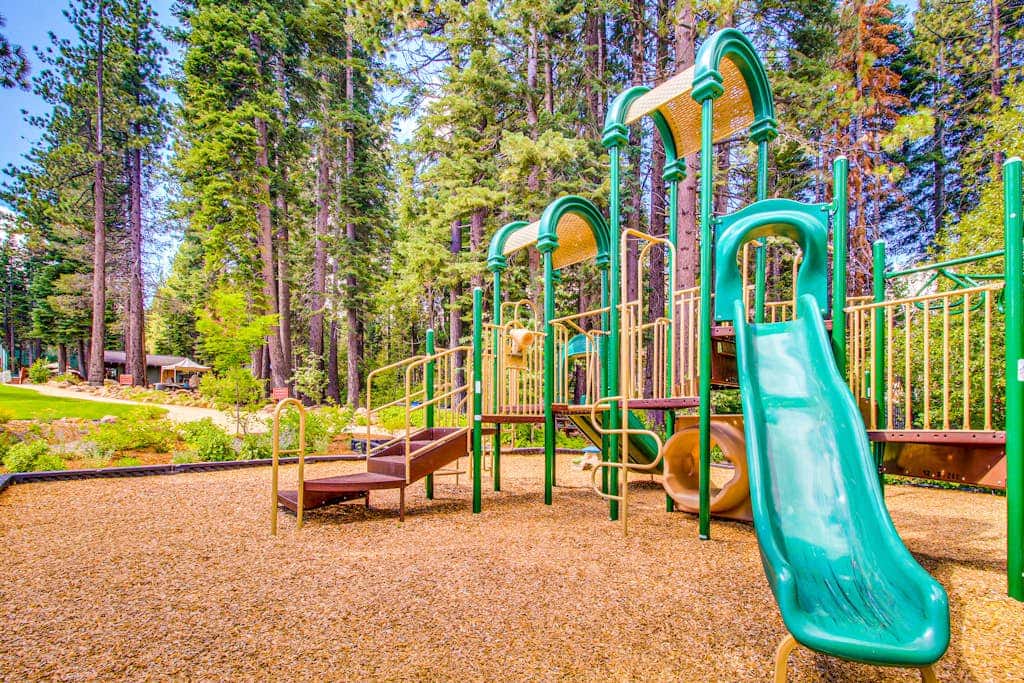 Lofted Mountain Escape with Free WiFi, Shared Pool & Hot Tub, Golf & Skiing Nearby