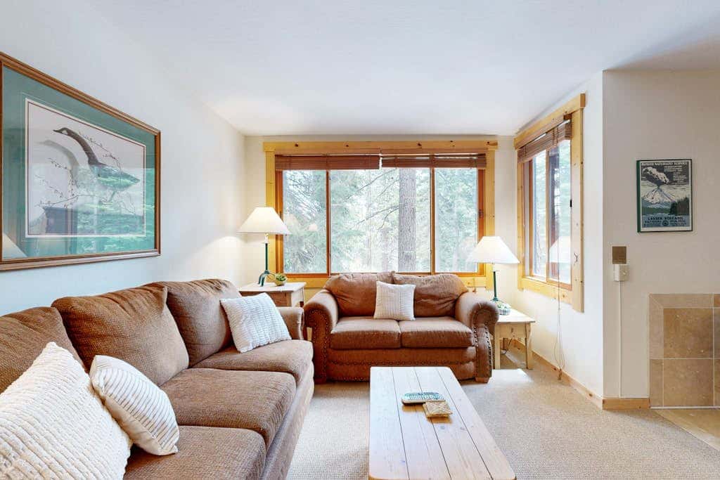 Ski Trails Condo - Pool & Hot Tub, 200' to Slopes - Near Restaurants & Shops