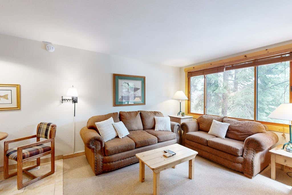 Ski Trails Condo - Pool & Hot Tub, 200' to Slopes - Near Restaurants & Shops