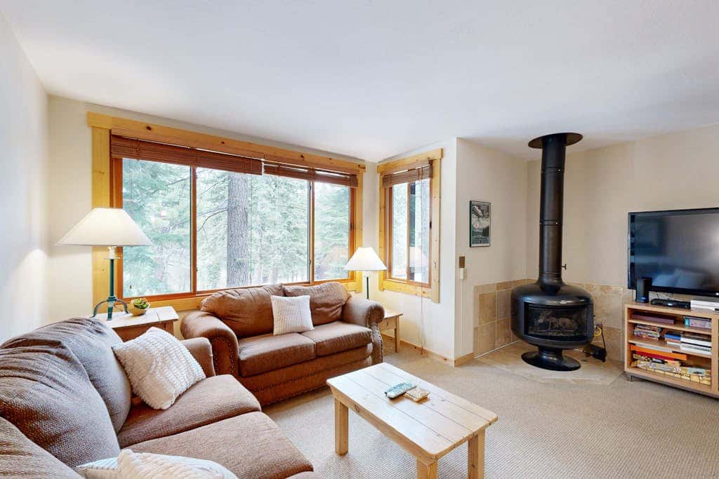 Ski Trails Condo - Pool & Hot Tub, 200' to Slopes - Near Restaurants & Shops