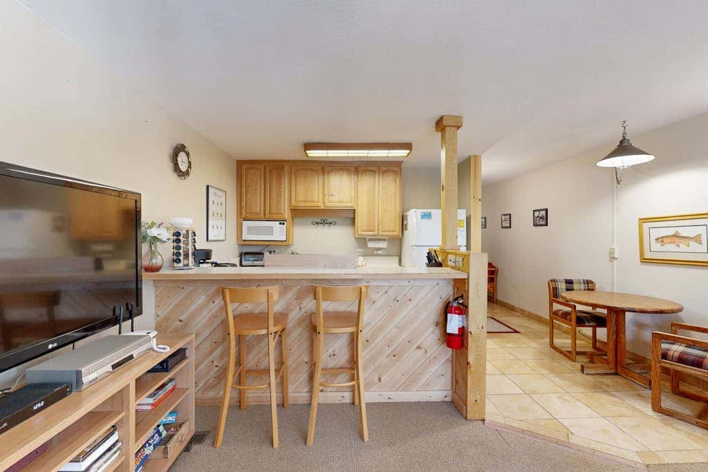 Ski Trails Condo - Pool & Hot Tub, 200' to Slopes - Near Restaurants & Shops