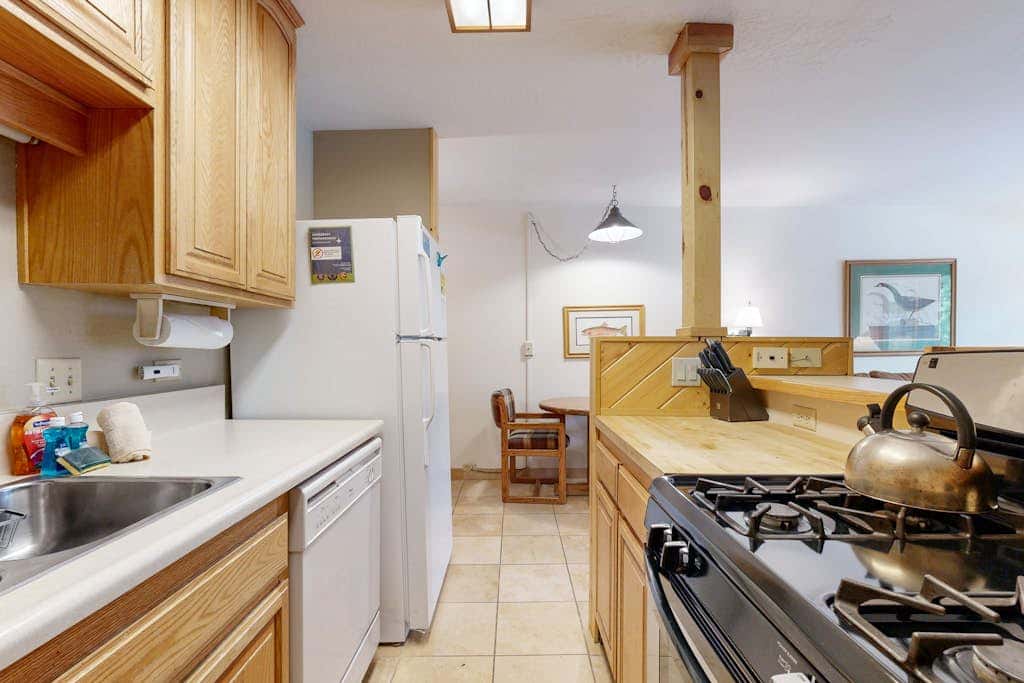 Ski Trails Condo - Pool & Hot Tub, 200' to Slopes - Near Restaurants & Shops