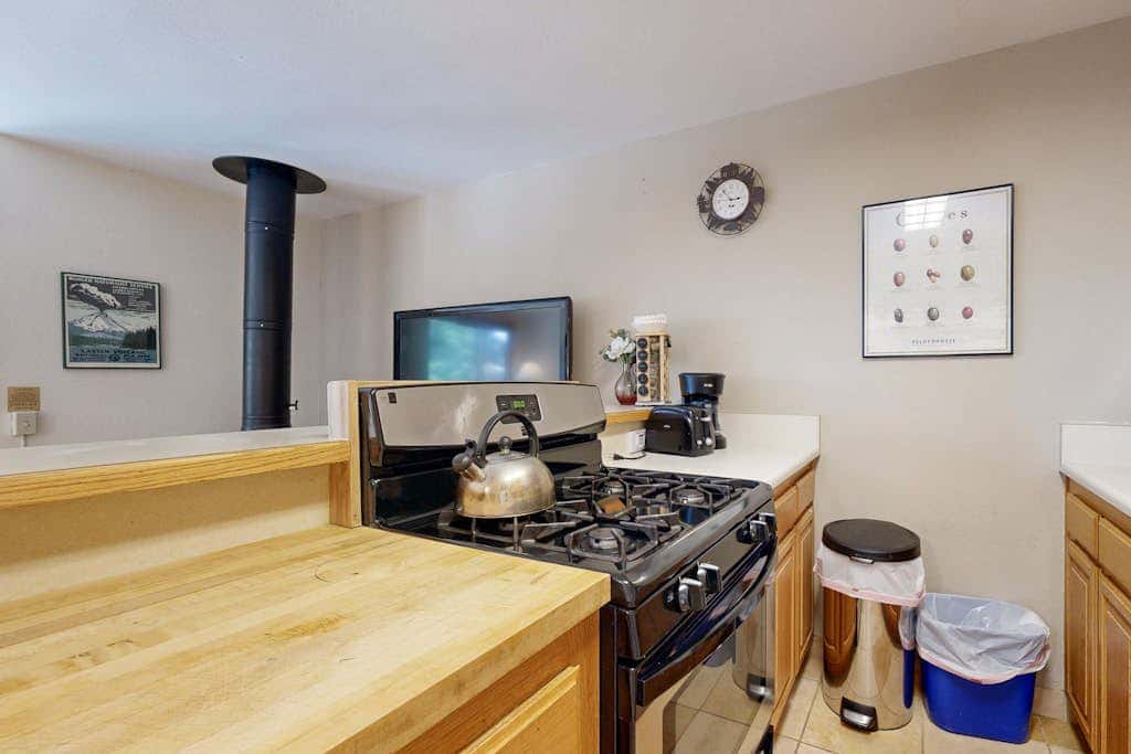 Ski Trails Condo - Pool & Hot Tub, 200' to Slopes - Near Restaurants & Shops