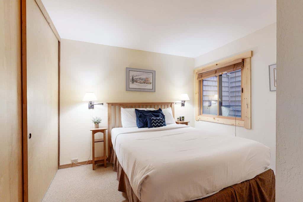 Ski Trails Condo - Pool & Hot Tub, 200' to Slopes - Near Restaurants & Shops