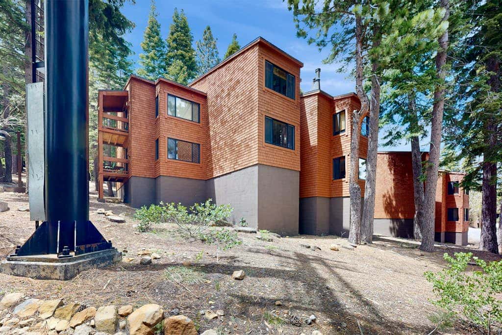 Ski Trails Condo - Pool & Hot Tub, 200' to Slopes - Near Restaurants & Shops