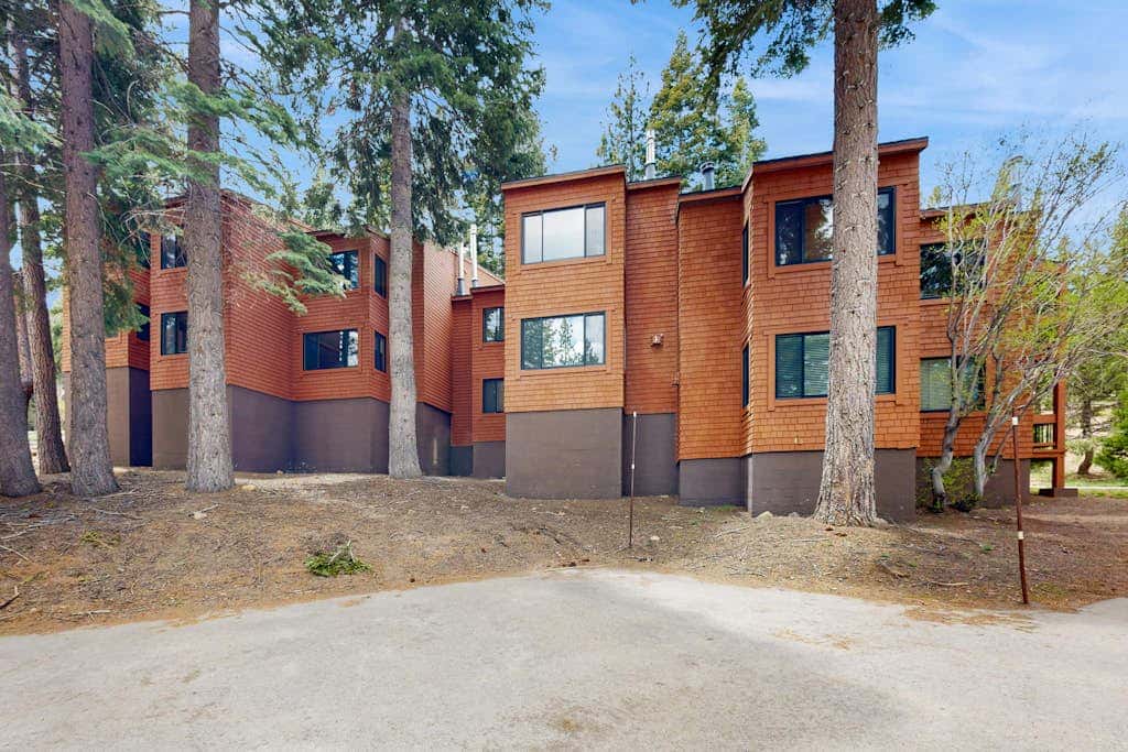 Ski Trails Condo - Pool & Hot Tub, 200' to Slopes - Near Restaurants & Shops
