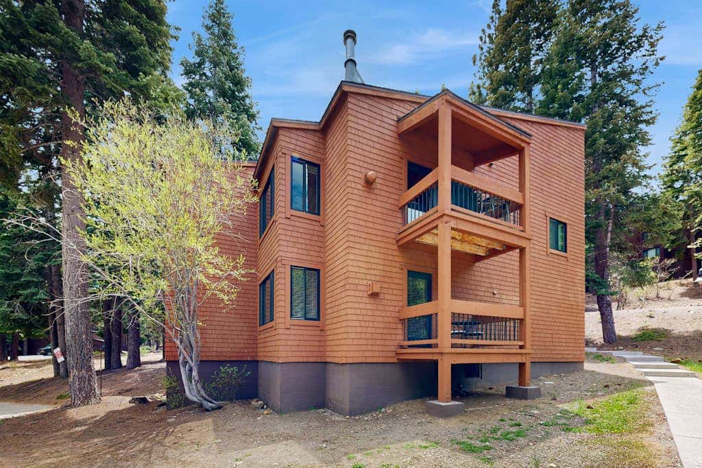 Ski Trails Condo - Pool & Hot Tub, 200' to Slopes - Near Restaurants & Shops