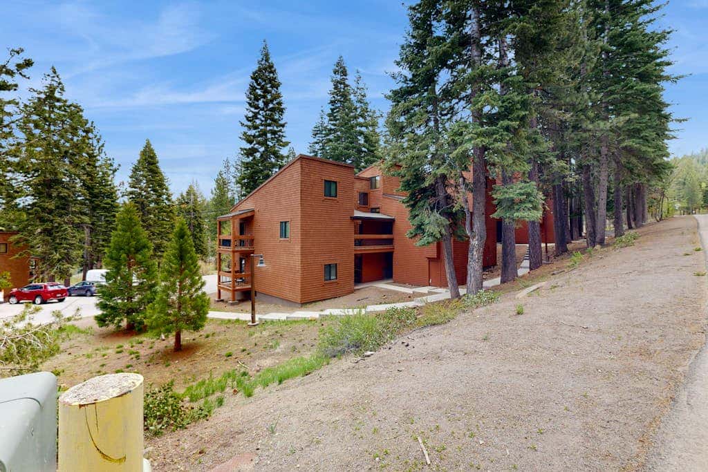 Ski Trails Condo - Pool & Hot Tub, 200' to Slopes - Near Restaurants & Shops
