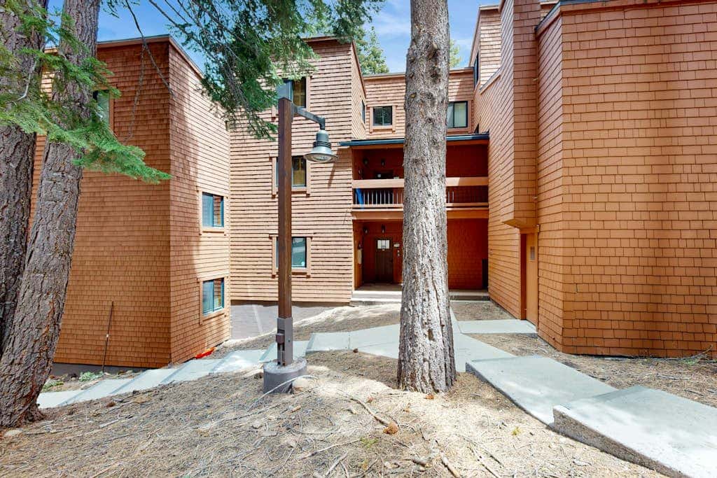 Ski Trails Condo - Pool & Hot Tub, 200' to Slopes - Near Restaurants & Shops