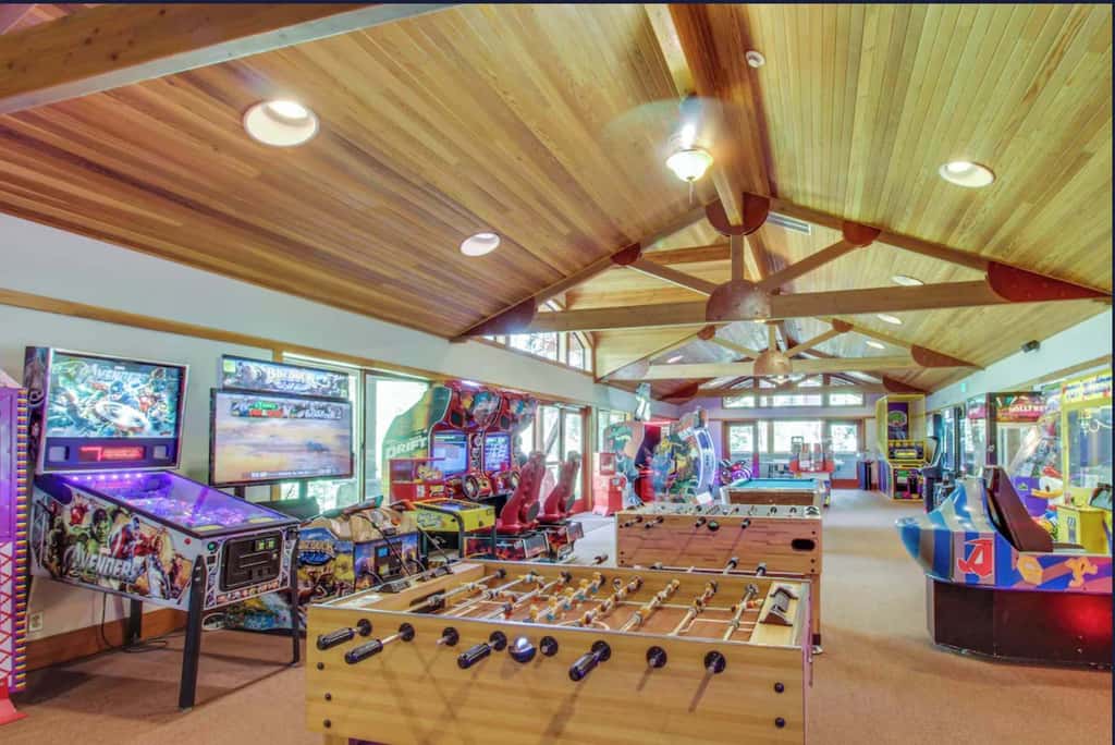 Ski Trails Condo - Pool & Hot Tub, 200' to Slopes - Near Restaurants & Shops