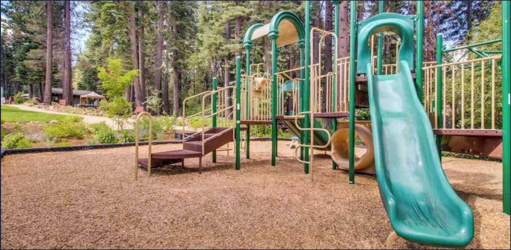 Ski Trails Condo - Pool & Hot Tub, 200' to Slopes - Near Restaurants & Shops