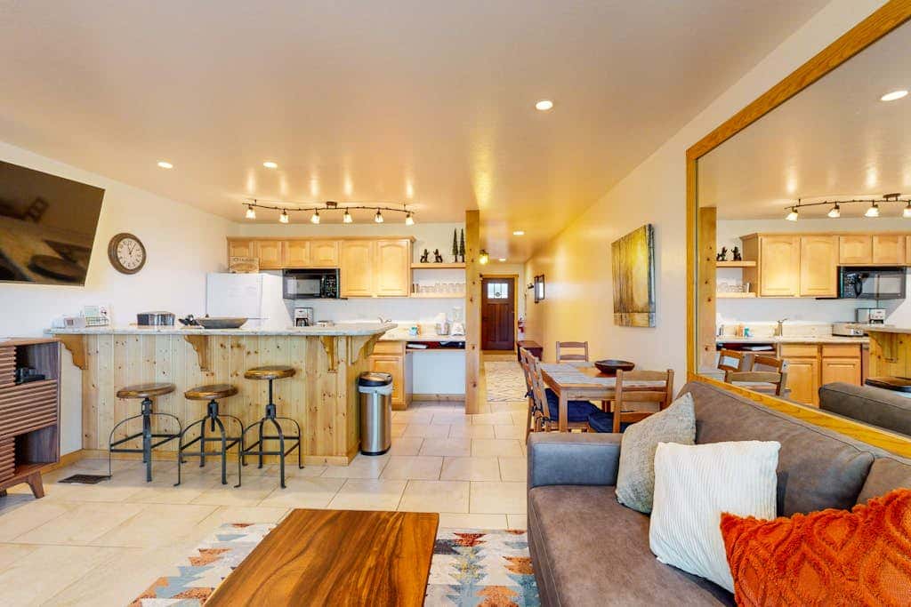 Remodeled Ski-In - Ski-Out Coyote Fork Retreat with Pools & Hot Tubs