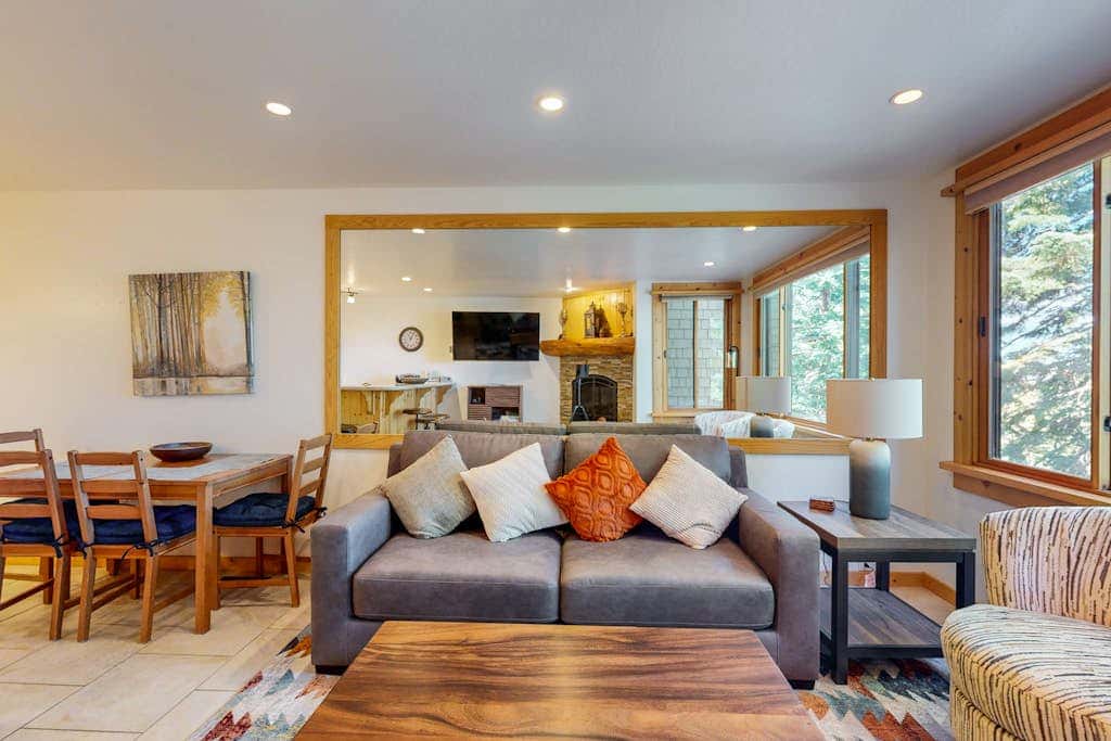Remodeled Ski-In - Ski-Out Coyote Fork Retreat with Pools & Hot Tubs