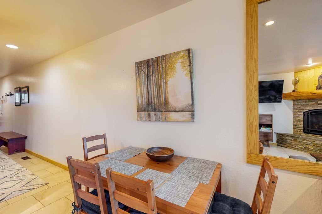 Remodeled Ski-In - Ski-Out Coyote Fork Retreat with Pools & Hot Tubs